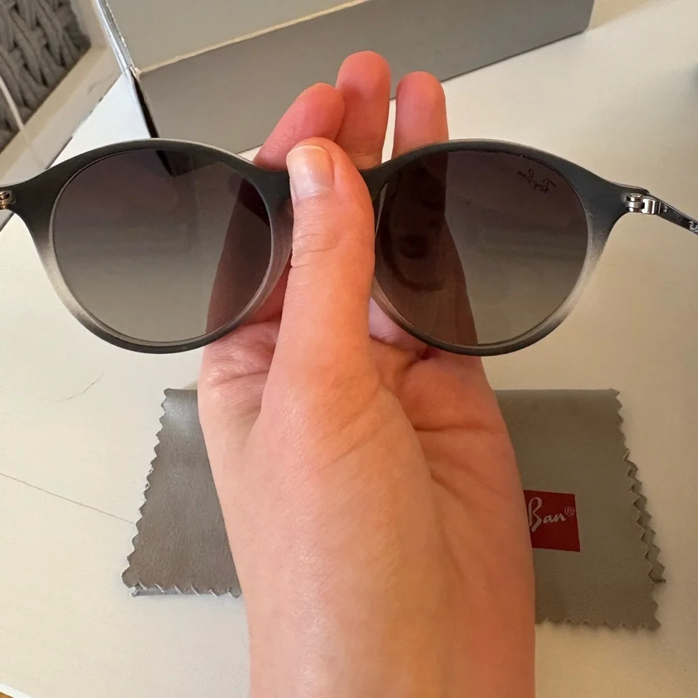 Ray-Ban Purple Print Sunglasses RB4243 6223/11 49-20 145 3N - Picture 5 of 6